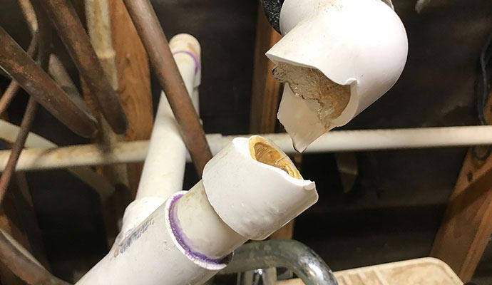 Broken water pipe emergency restoration
