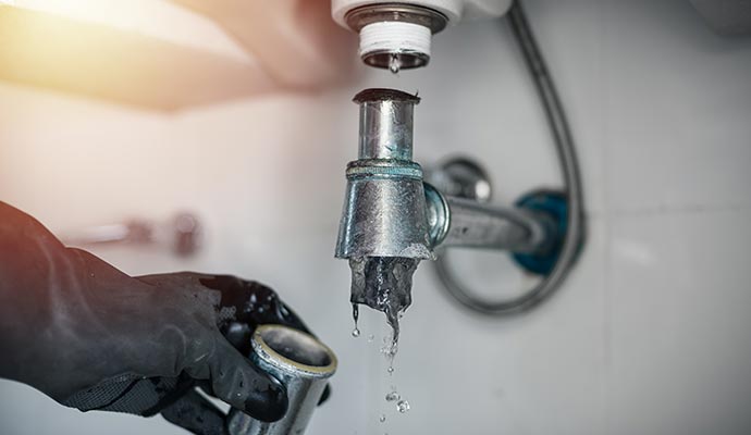 Leaking sink drain pipe repair