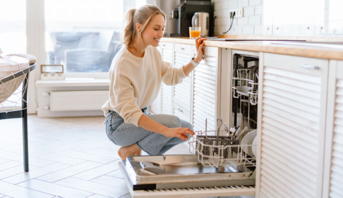 Girl with a dishwasher
